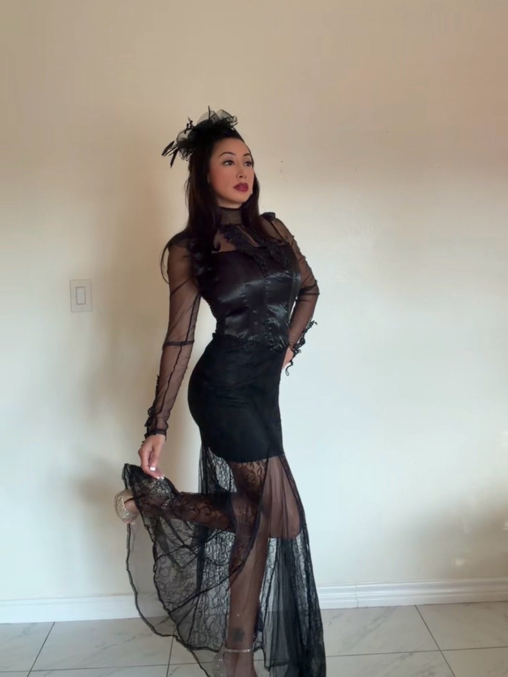 Gothic Queen Halloween Costume - Picture 4 of 6